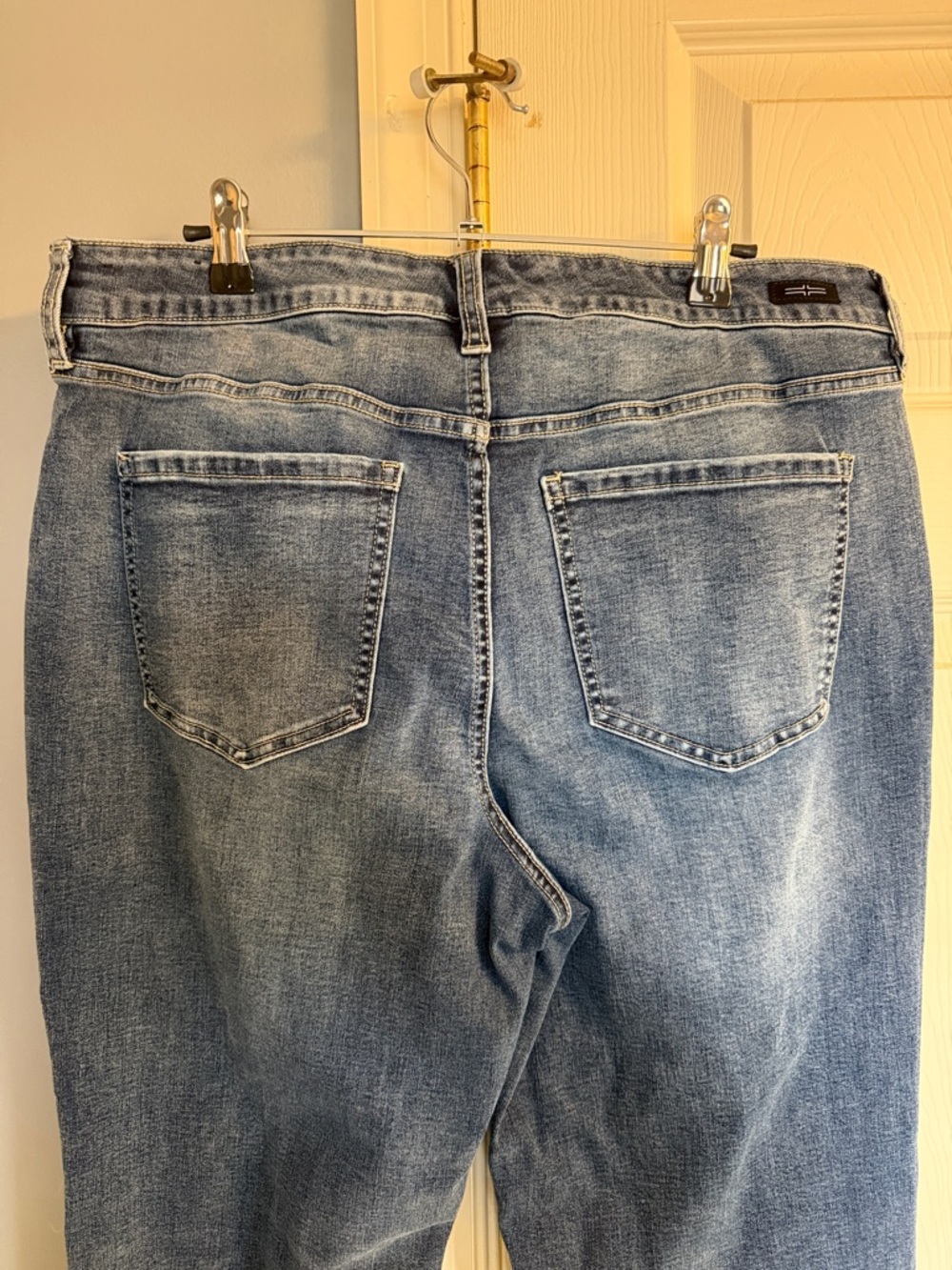 Liverpool Straight Leg Jeans in Medium Blue Wash - Picture 7 of 7